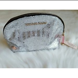 NWT VS Makeup bag in Silver
